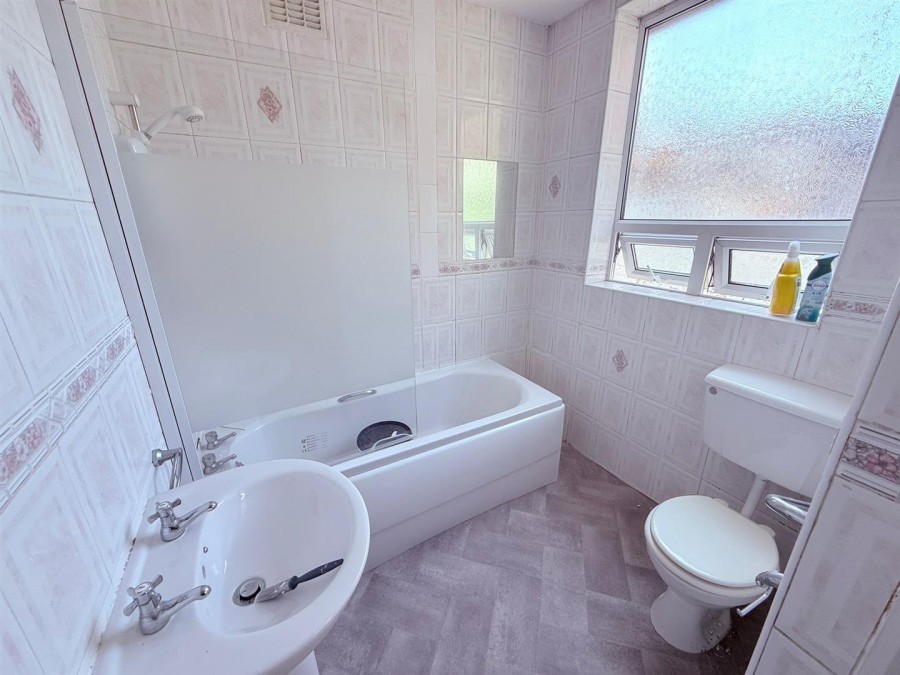 Images for Thelwall Lane, Warrington EAID:222EstatesAPI BID:2