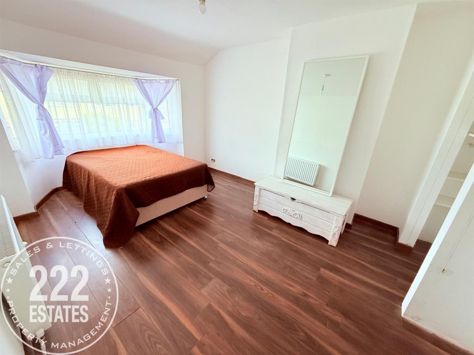 Images for Marshall Avenue EAID:222EstatesAPI BID:2